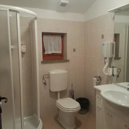 בית חווה Arkade Turizem *